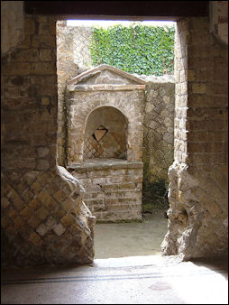 20120224-House altar in Herculaneum.jpg